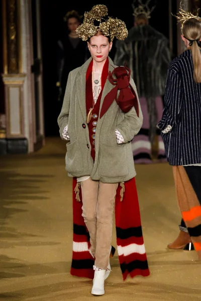 Look 14